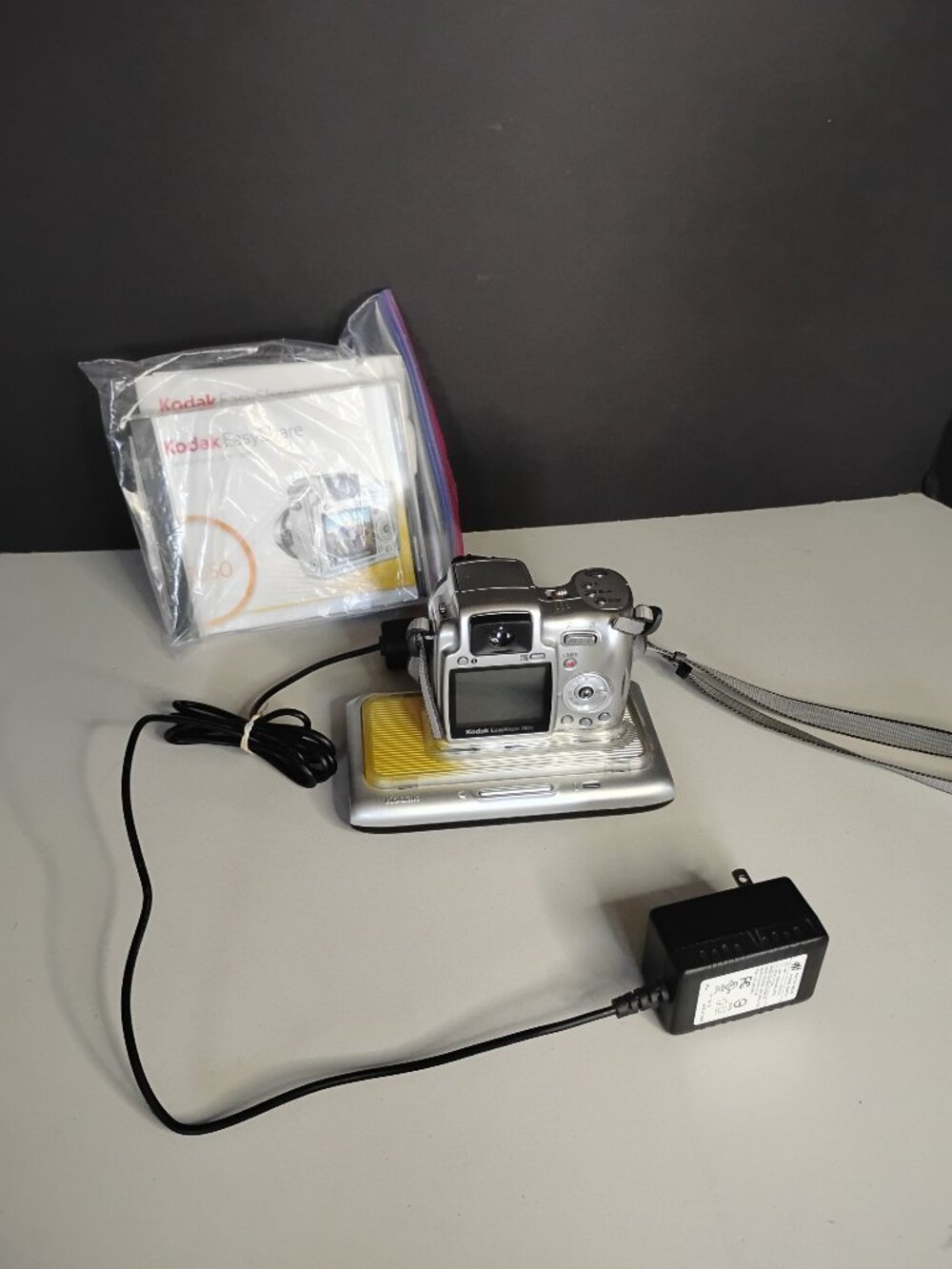 Kodak Easy Share Z710 7.1 MP Digital Camera 10X Zoom Silver & CD